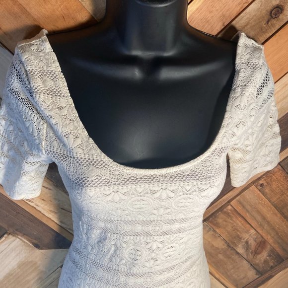 Abercrombie & Fitch | Cream Lined Lace Dress | S - Picture 5 of 9